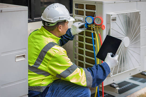 Professional Ac Installation technician working in Goldsmith, IN